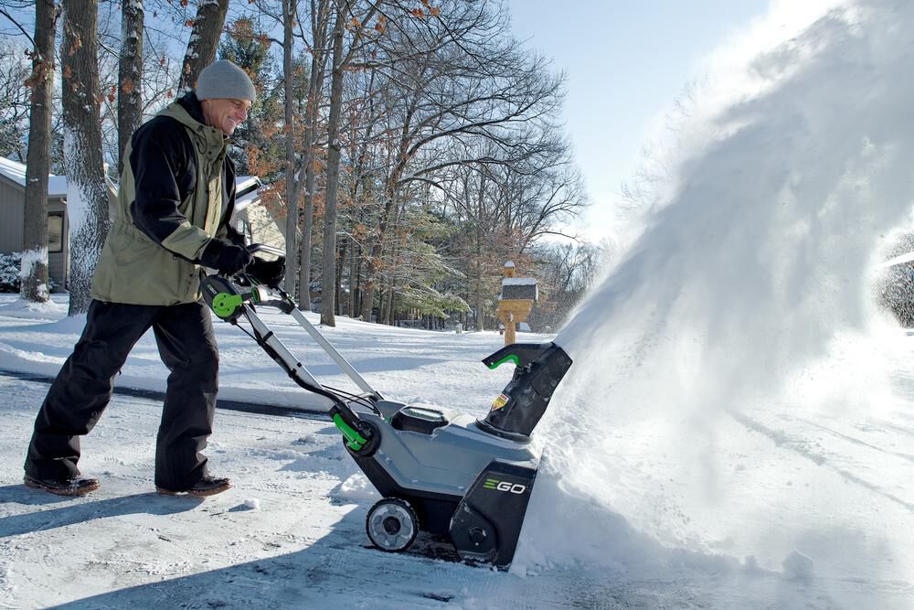 Milwaukee cordless best sale snow blower