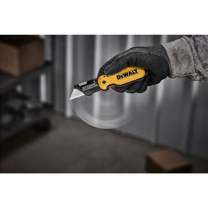DEWALT ATOMIC COMPACT SERIES Push and Flip Folding Utility Knife, large image number 9
