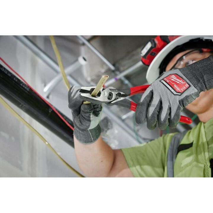 Milwaukee 9inch Linemans Dipped Grip Pliers with Crimper & Bolt Cutter (USA), large image number 3
