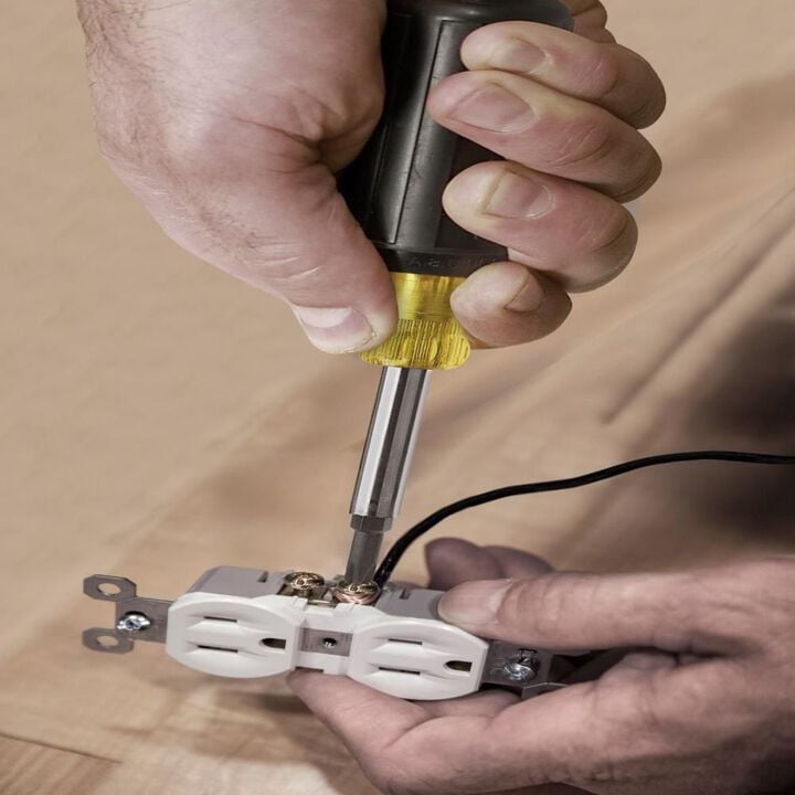 Klein Tools Multi-Bit Screwdriver/Nut Driver 5-in-1 Phillips, Slotted Bits, large image number 1