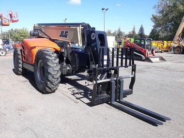 JLG 9000lb/43 Ft. Telehandler, large image number 2