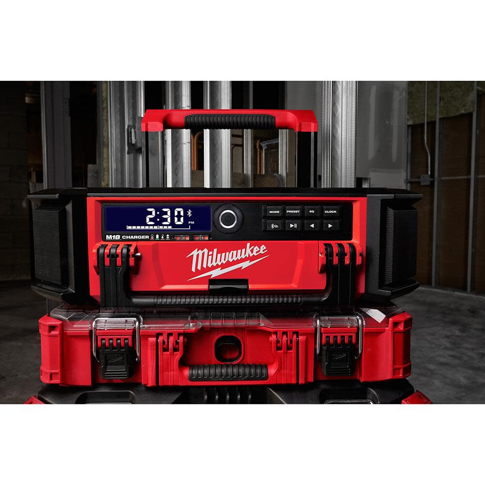 Milwaukee m18 store packout radio