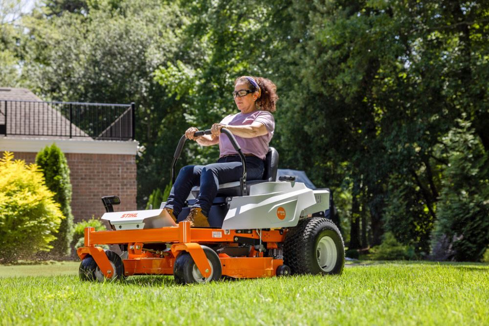 Stihl RZ 142 Z TURN 42 Inch Gas Powered Zero Turn Lawn Mower