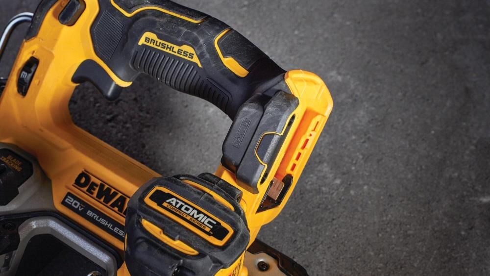 DEWALT ATOMIC 20V MAX Compact Bandsaw Brushless Cordless 1 3/4in (Bare Tool), large image number 4