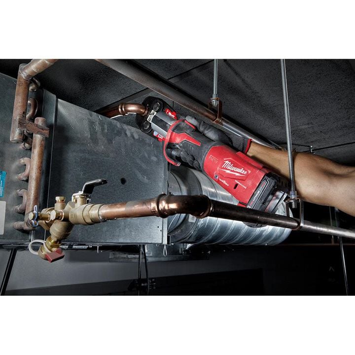 Milwaukee M18 FORCE LOGIC ONE-KEY Press Tool with 1/2"-2" CTS Jaws and M18 PACKOUT 2.5 Gallon Wet Dry Vacuum, large image number 9