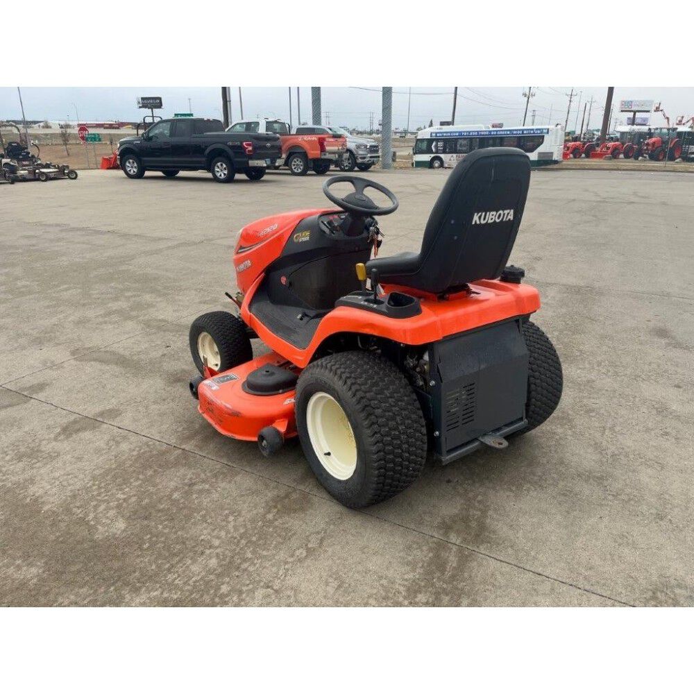 Kubota lawn sales and garden tractors
