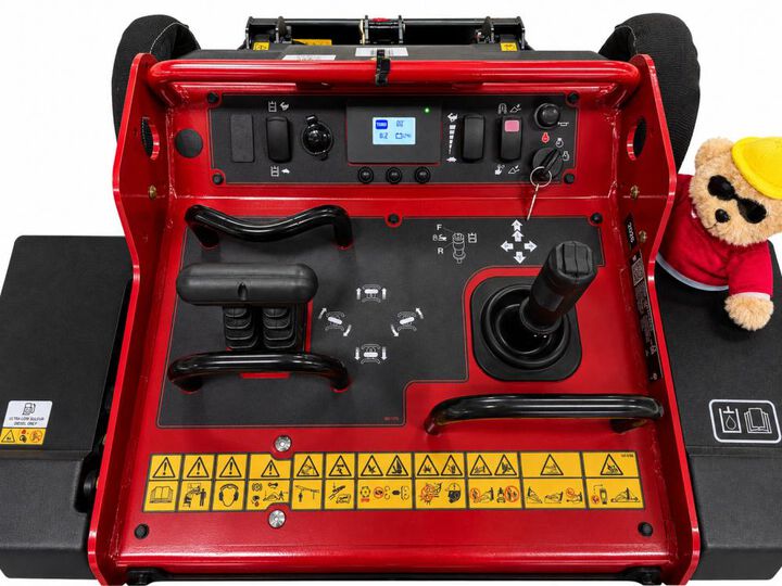 Toro Dingo TX 1000 Diesel Turbo Wide Track Stand-On Loader, large image number 5