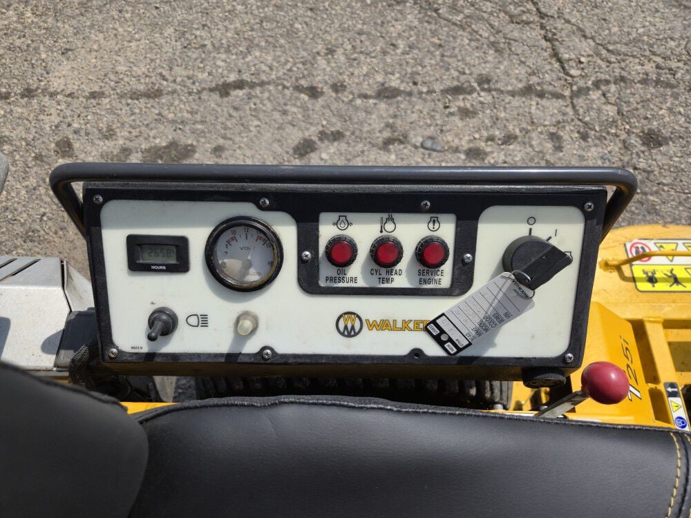Walker T25I 48 Inch Front Mount Zero-Turn Riding Mower Used 2018, large image number 13