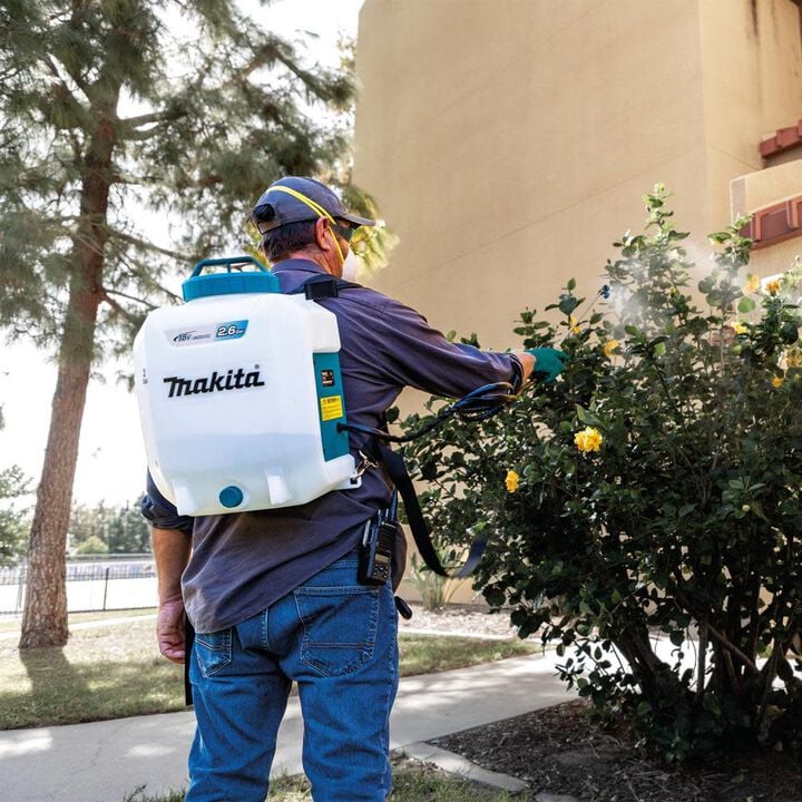 Makita 18V LXT Lithium-Ion Cordless 2.6 Gallon Backpack Sprayer Kit (4.0Ah), large image number 4