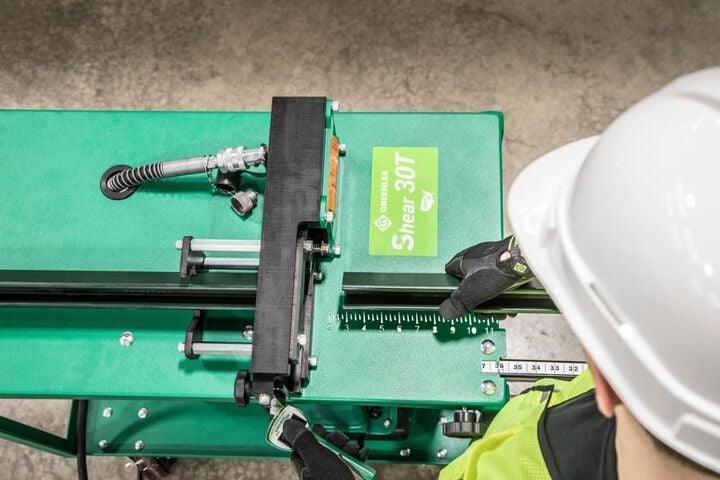 Greenlee 30T Shearing Station Kit with 980 Electric Pump No Dies Included, large image number 1