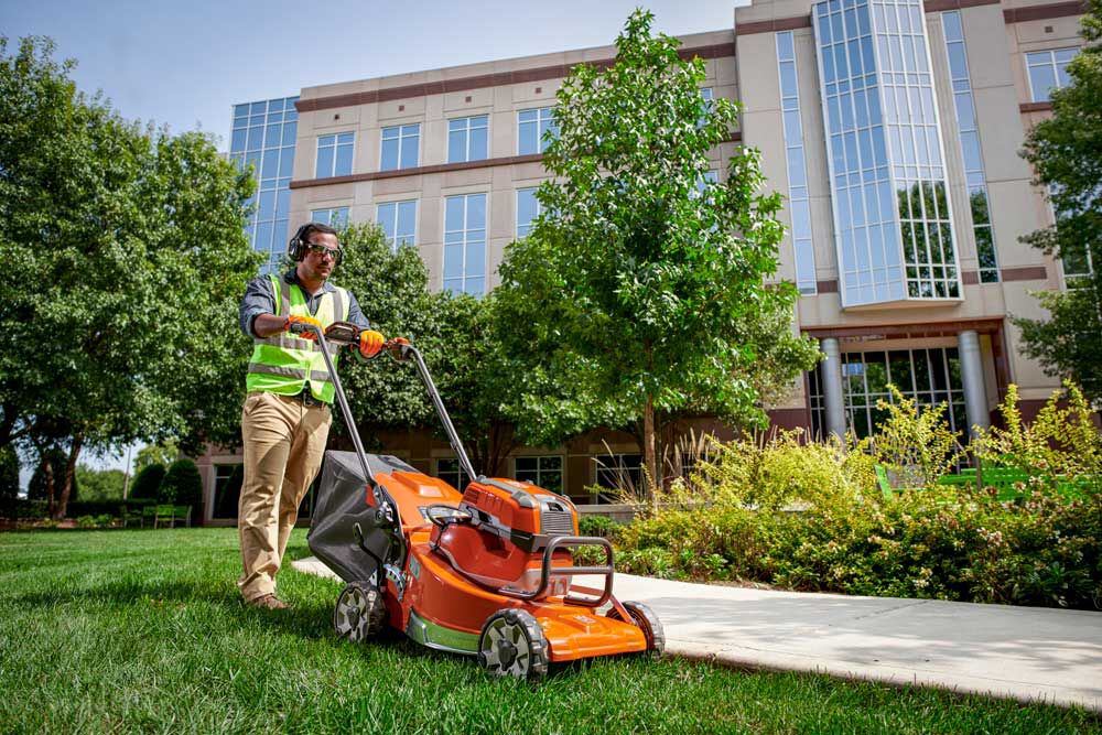 Husqvarna W520i Cordless Lawn Mower 20in Push Bare Tool 970 47