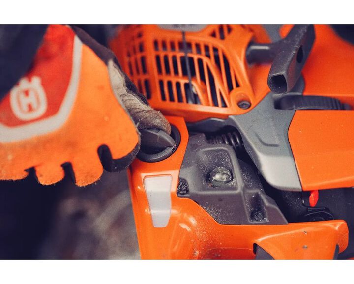 Husqvarna 564 XP G Fuel Injected 18 Inch X-Tough RSN 3/8 Inch C85 Chainsaw, large image number 7