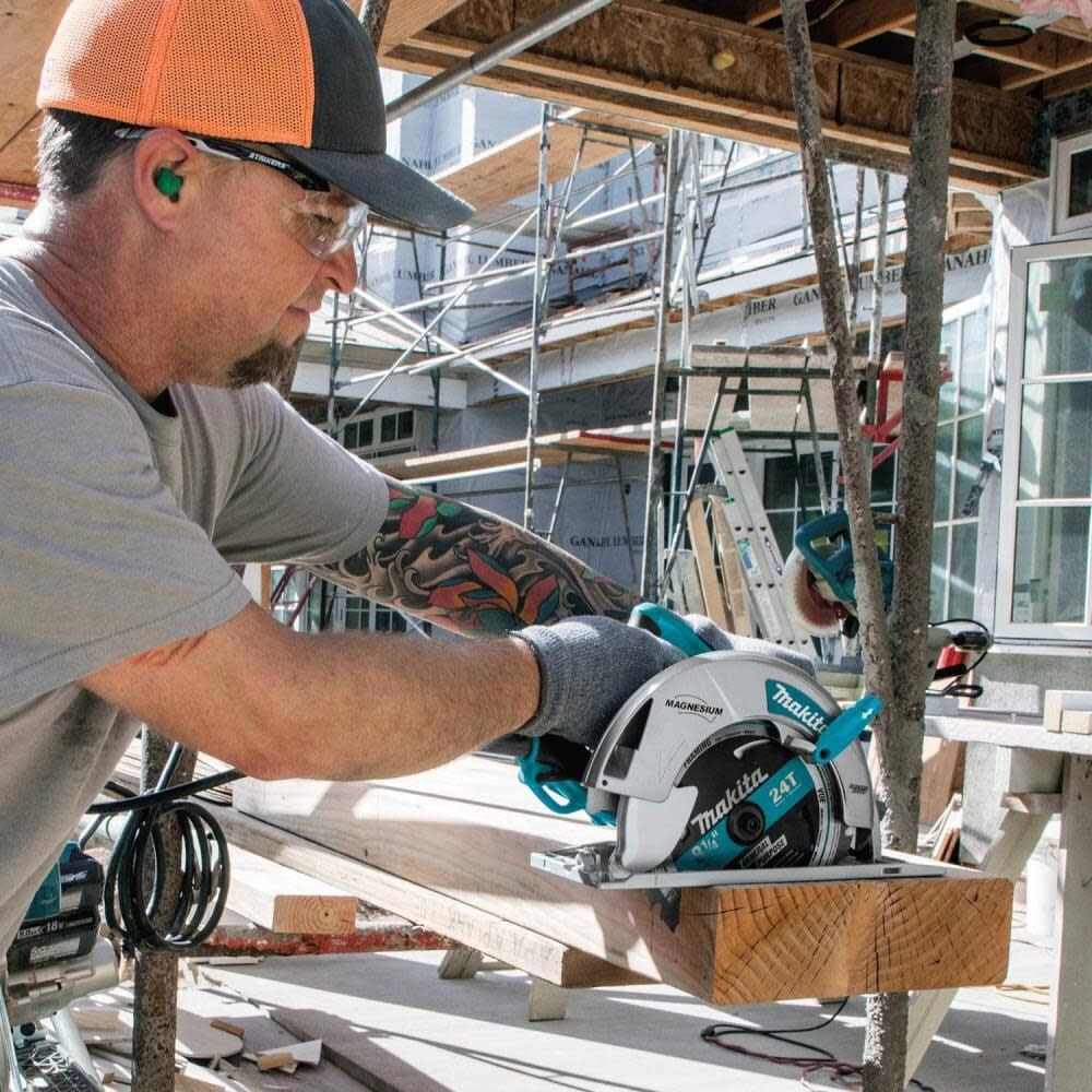 Makita 8-1/4 In. Magnesium Circular Saw with L.E.D. Lights