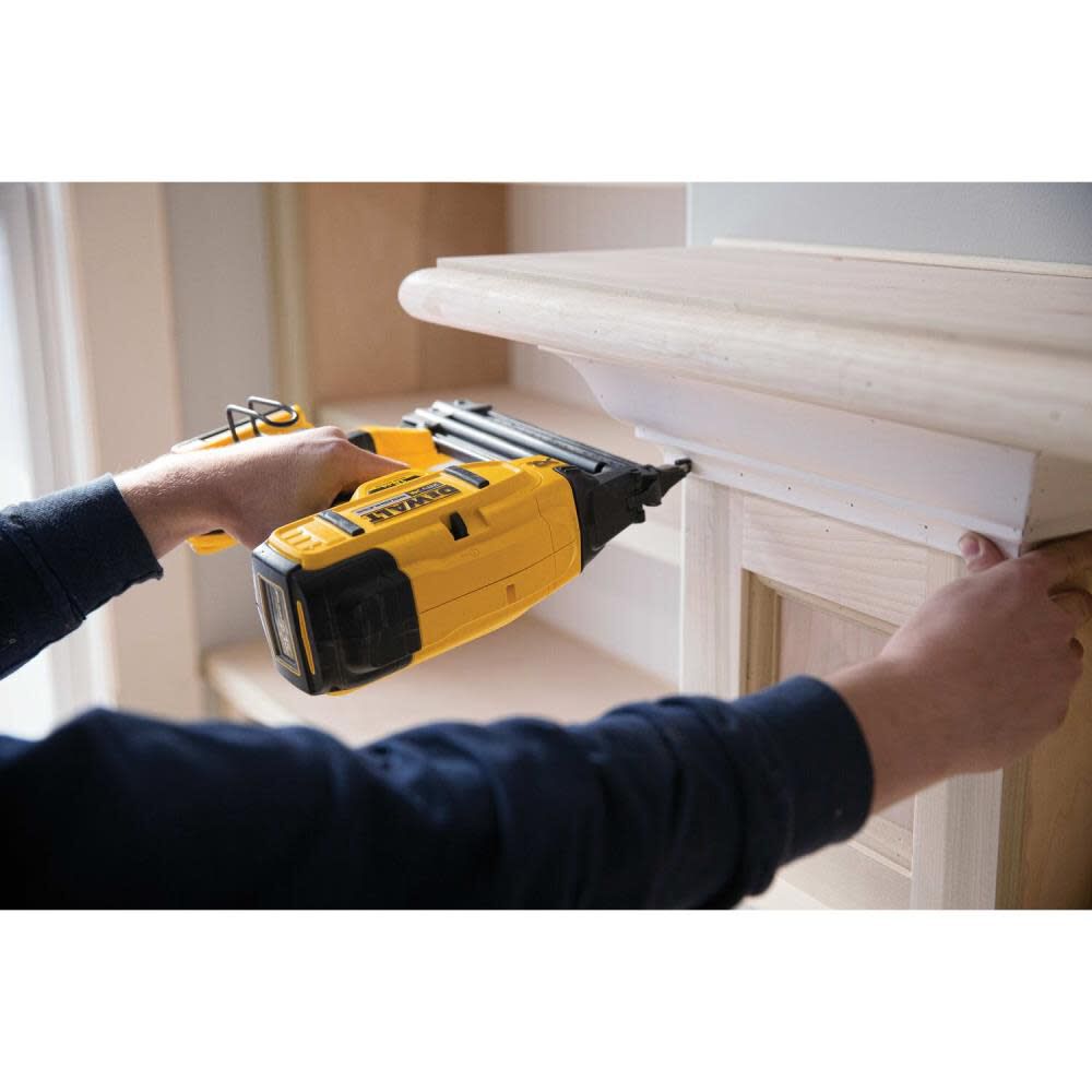 Dewalt 18 hotsell gauge nailer 20v