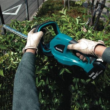 Makita 18V LXT Lithium-Ion Cordless 22 In. Hedge Trimmer Kit (4.0Ah), large image number 6