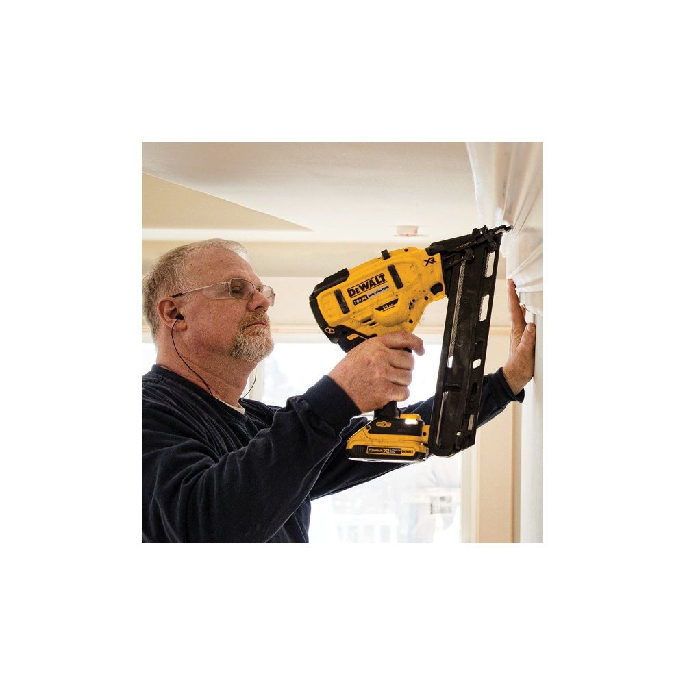 DEWALT 20V MAX XR 15 Gauge Angled Finish Nailer Kit DCN650D1 from