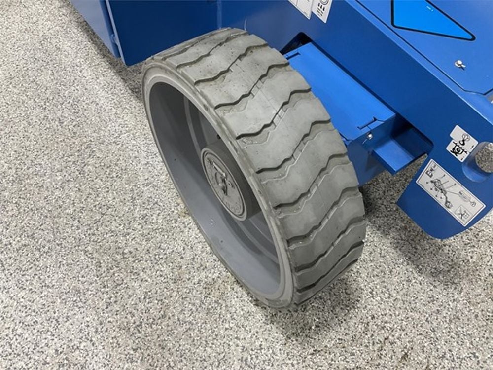 Genie 40 Ft. Electric Articulating Boom Lift - Rotating Jib, large image number 15