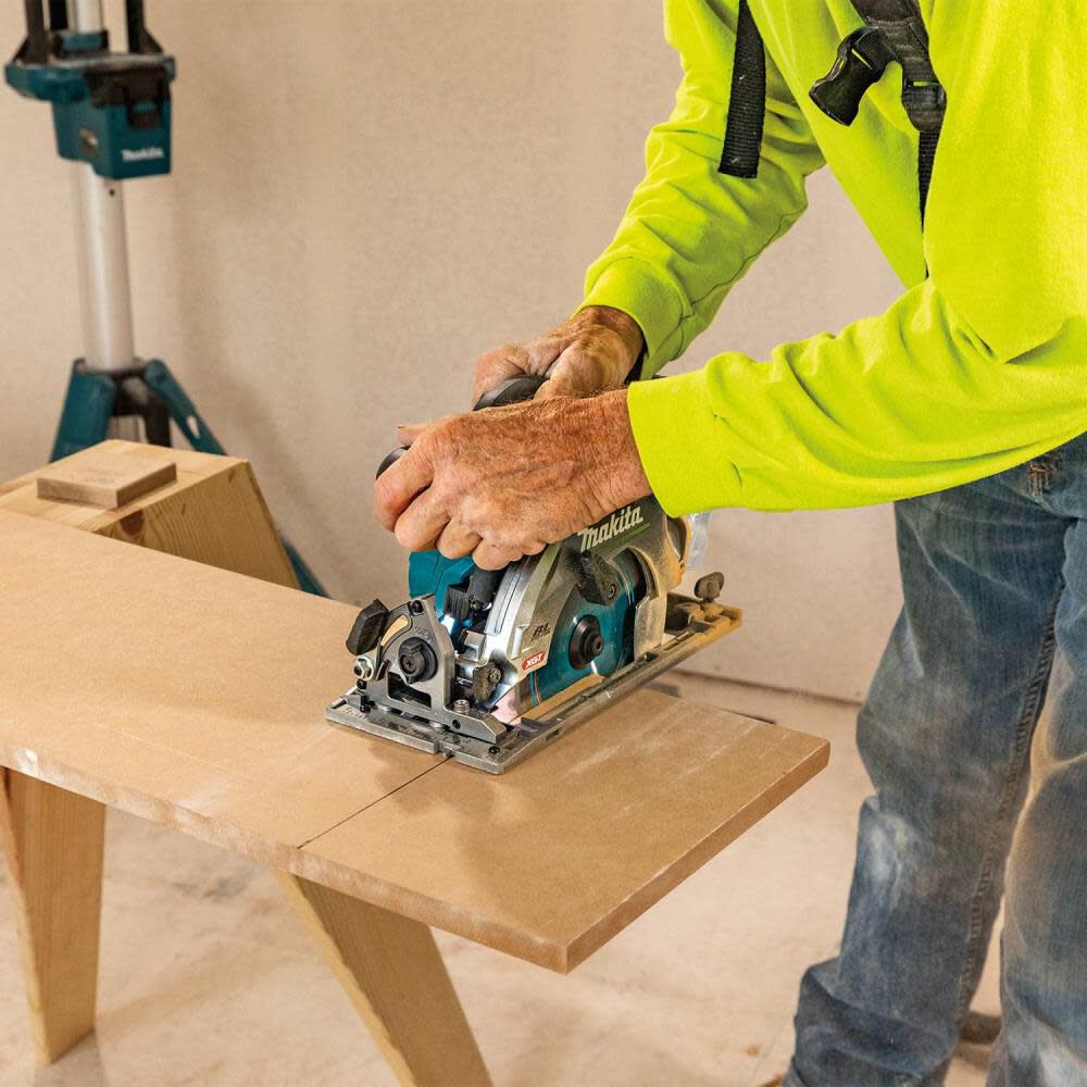 Makita 40V max XGT 6-1/2 in Circular Saw, AWS Capable Makita 40V max XGT 6-1/2 in Circular Saw, AWS Capable