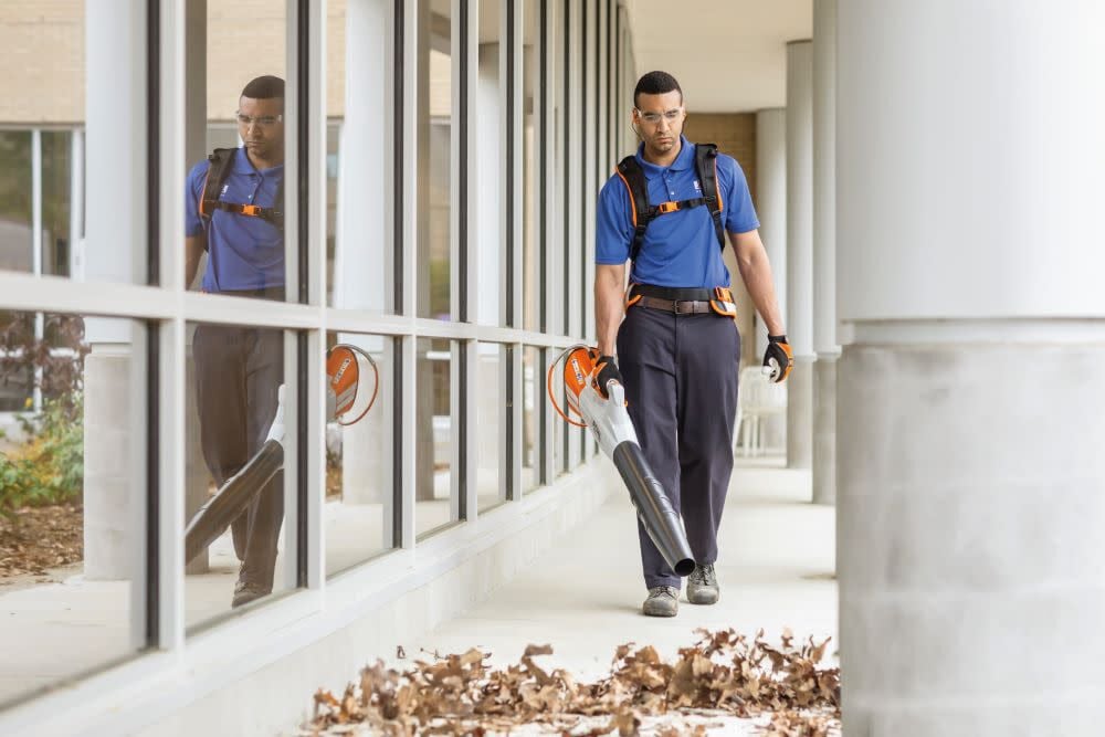 Stihl BGA 100 Cordless Battery-Powered Leaf Blower, large image number 3