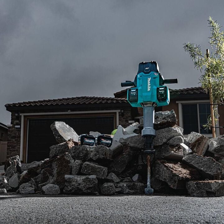 Makita 80V max (40V max X2) XGT Brushless 70 lb. 1-1/8 Inch Hex AVT Breaker Hammer 8 Ah Kit, AWS Capable, large image number 8