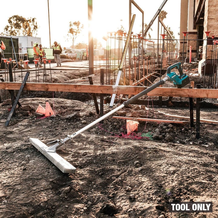 Makita 40V max XGT Brushless Cordless Vibratory Concrete Screed (Bare Tool), large image number 2