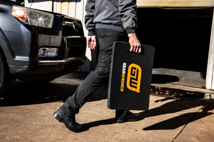 GEARWRENCH 15 Inch x 22 Inch Ultra Comfort Kneeling Pad, large image number 4