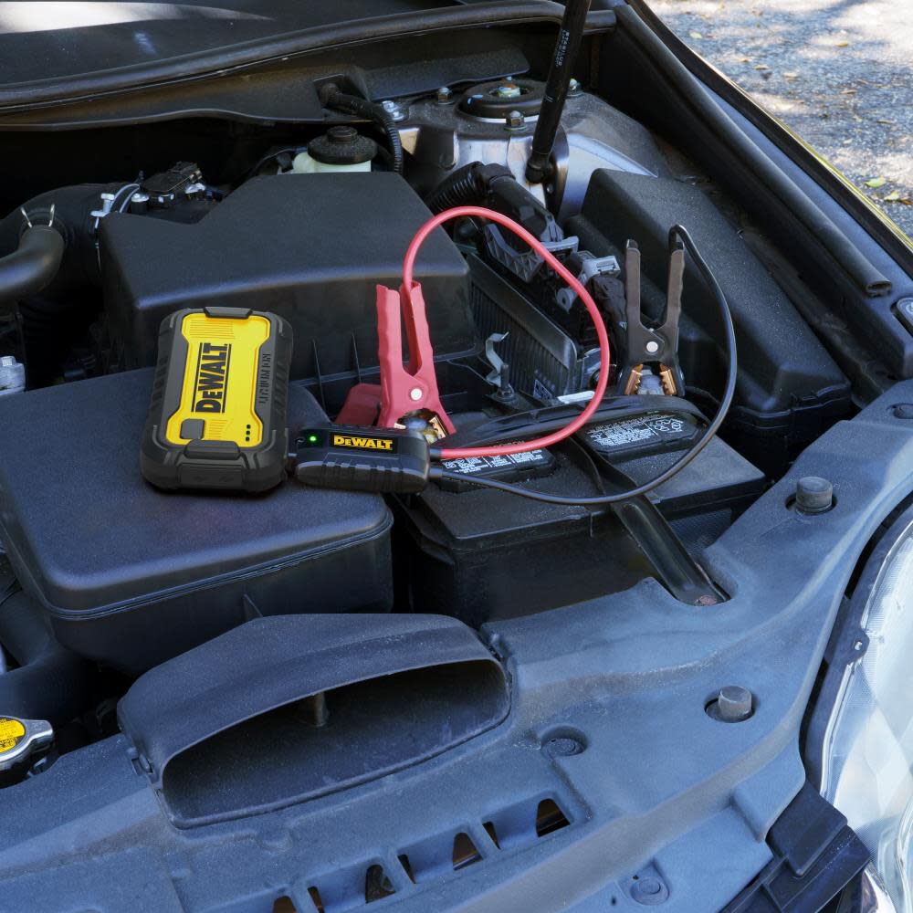 DEWALT Jump Starter 1600 Peak Amp With USB Power Station DXAELJ16