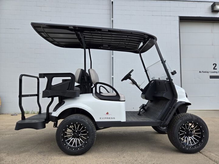 E-Z-GO Express S4 4-Seat Gas Golf Cart Bright White, large image number 4