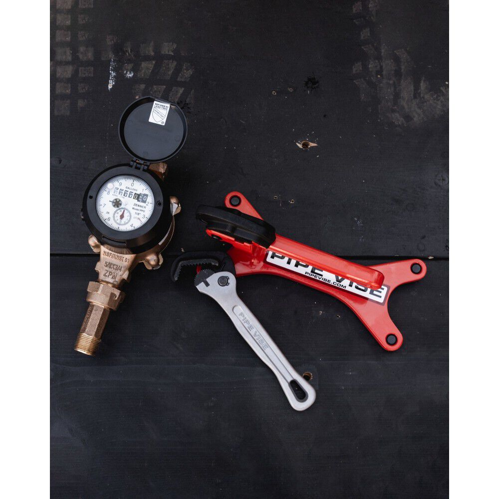Pipe Vise The Amigo 1/2 Inch - 1 Inch Pipe Wrench with Contoured Handle, large image number 7