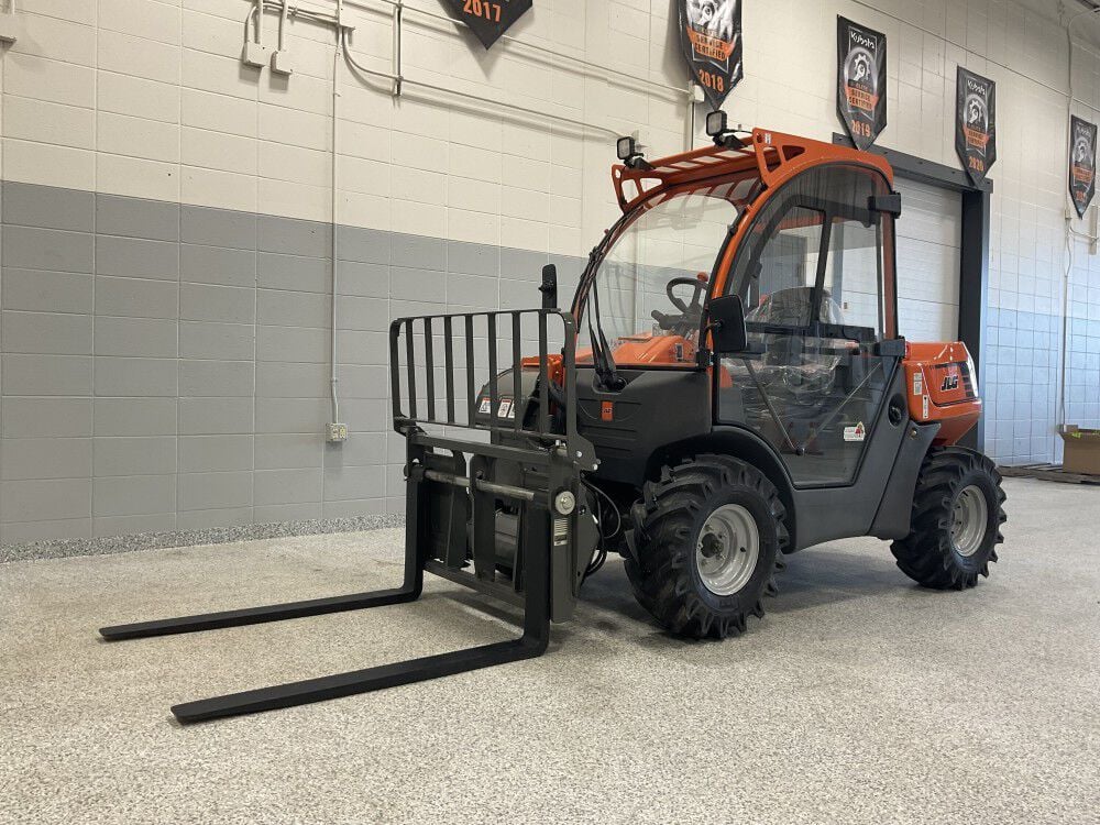 JLG Skytrak 3013 2700 Lbs Ultra Compact Telehandler, large image number 4