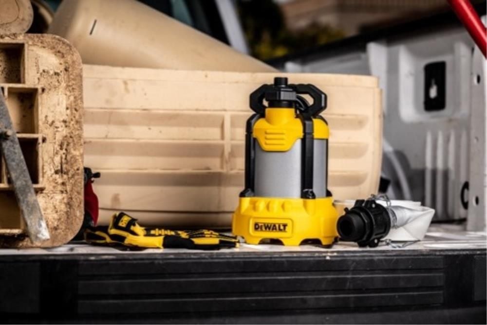 DEWALT Submersible Utility Pump 1/3 HP Aluminum with Hose Kit, large image number 11