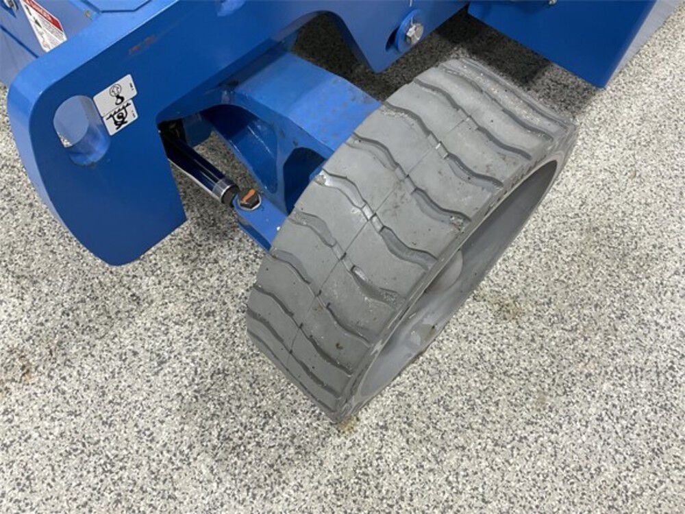 Genie 40 Ft. Electric Articulating Boom Lift - Rotating Jib