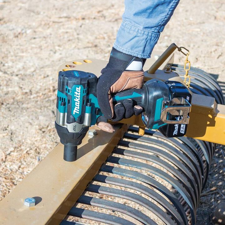 Makita 18V LXT 1/2in Sq Drive Impact Wrench Kit with Friction Ring Anvil, large image number 6
