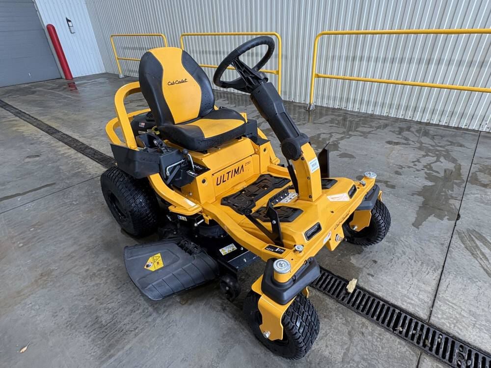 Cub Cadet ZTS1 46 Inch Zero-Turn Riding Lawn Mower Used 2022, large image number 2
