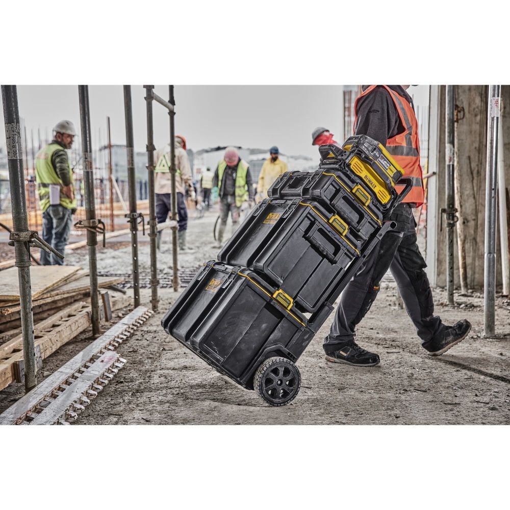 Dewalt backpack with charger 2025