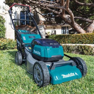 Makita 18V X2 (36V) LXT LithiumIon Brushless Cordless 18in Self Propelled Lawn Mower Kit with 4 Batteries (5.0Ah), large image number 9