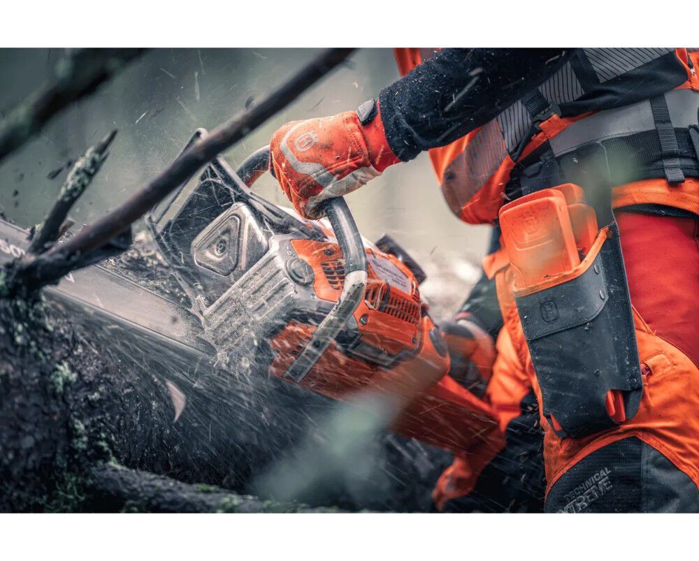 Husqvarna 592 XP G 32 Inch and C85 Chain 7.6HP Gas-Powered Chainsaw, large image number 13