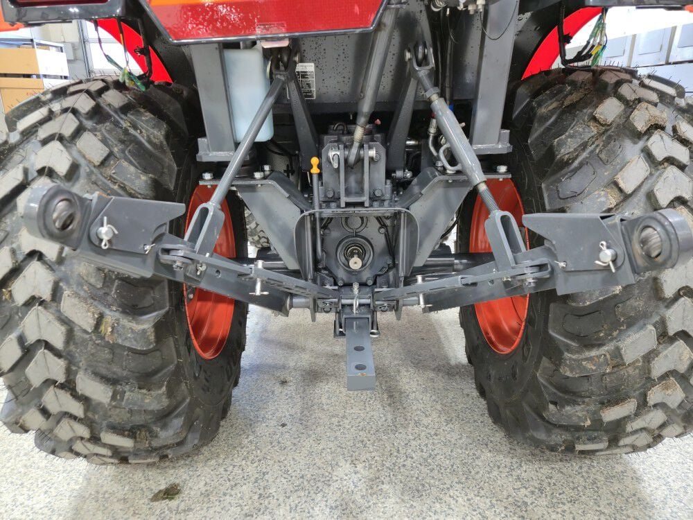 Kubota LX2620HSDC 24.8HP 4WD Compact Tractor Used 2026, large image number 10