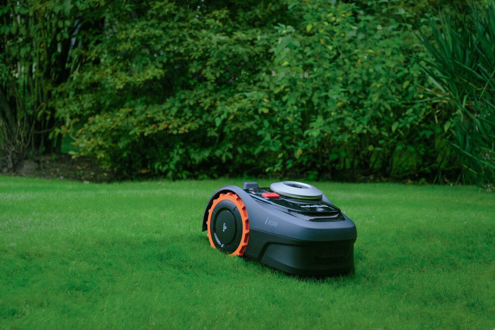 Segway Navimow i105 1/8 Acre Robotic Lawn Mower AA.12.02