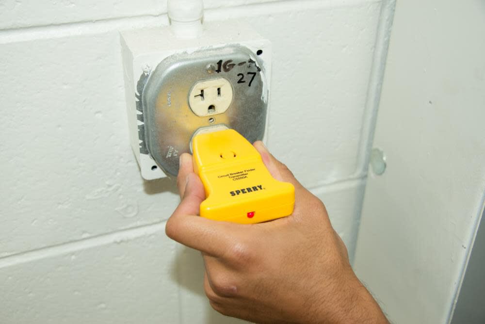 Sperry instruments cs550a shop circuit breaker finder