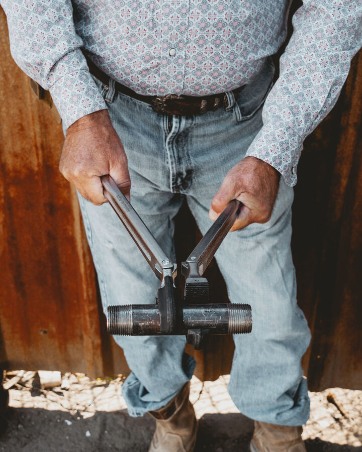 Pipe Vise 1/2 - 1 Inch Pipe Capacity Steel Handle Amigo XL Flex Pipe Wrench, large image number 2