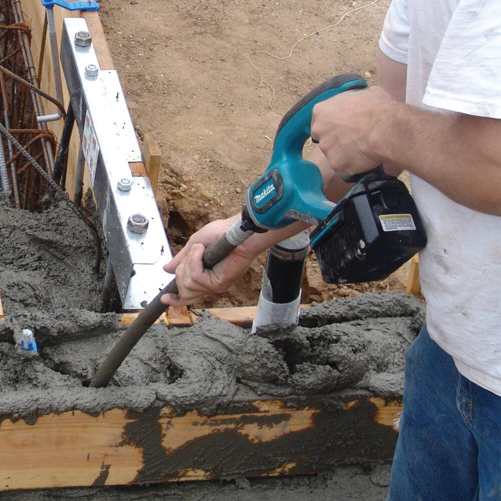 Makita 18V LXT Lithium-Ion Cordless 8 Ft. Concrete Vibrator Kit (5.0Ah), large image number 3