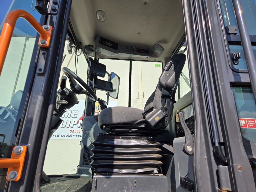 Doosan DL200-7 Diesel Powered Articulated Wheel Loader Used 2022, large image number 10