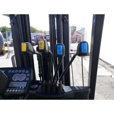 Clark C25 LPG Pneumatic Mast Forklift - Used 2013, large image number 9