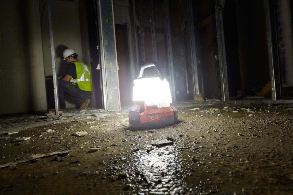 Milwaukee M18 Radius Led Compact Site Light Bare Tool 2145 20 Simolary simolary.com 18