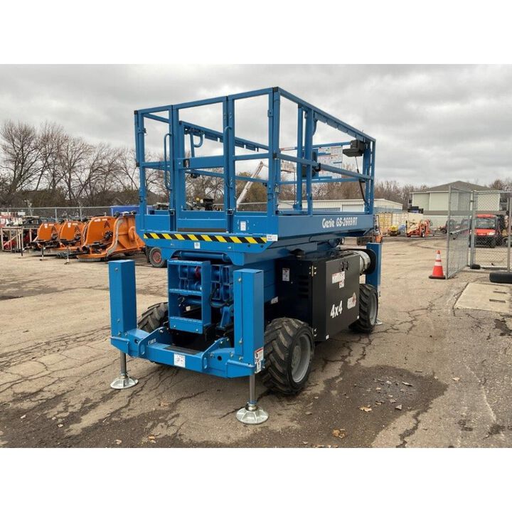Genie 26ft Dual Fuel Rough Terrain Scissor Lift, large image number 4