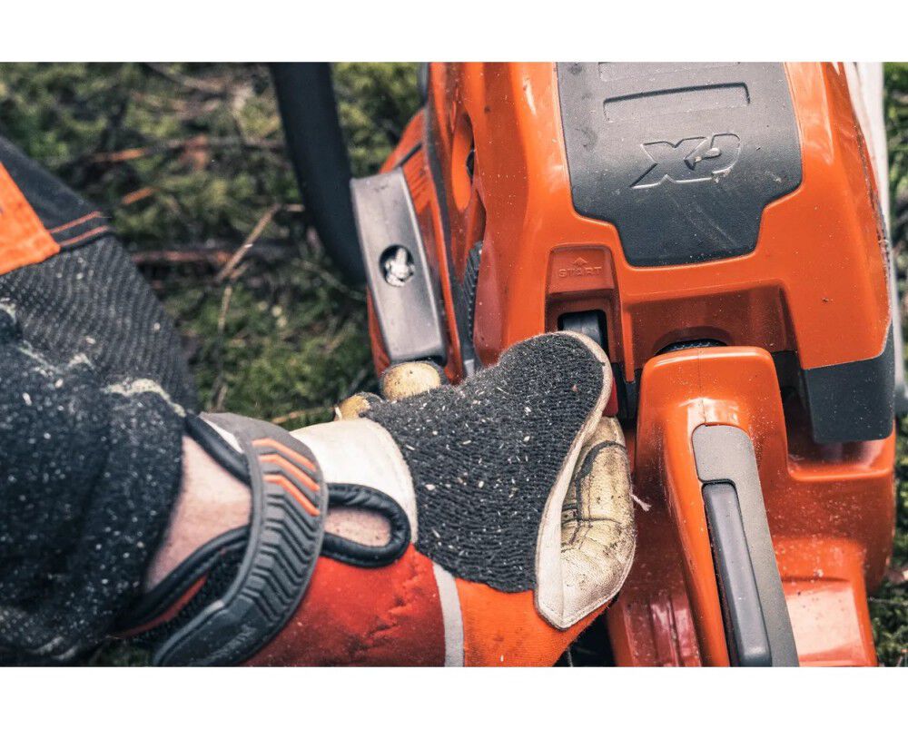 Husqvarna 562 XP Mark II 18 Inch and C83 Chain 4.7HP Gas-Powered Chainsaw, large image number 10