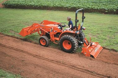 Kubota 33HP 4WD Utility Tractor with ROPS and 3-Point, large image number 4
