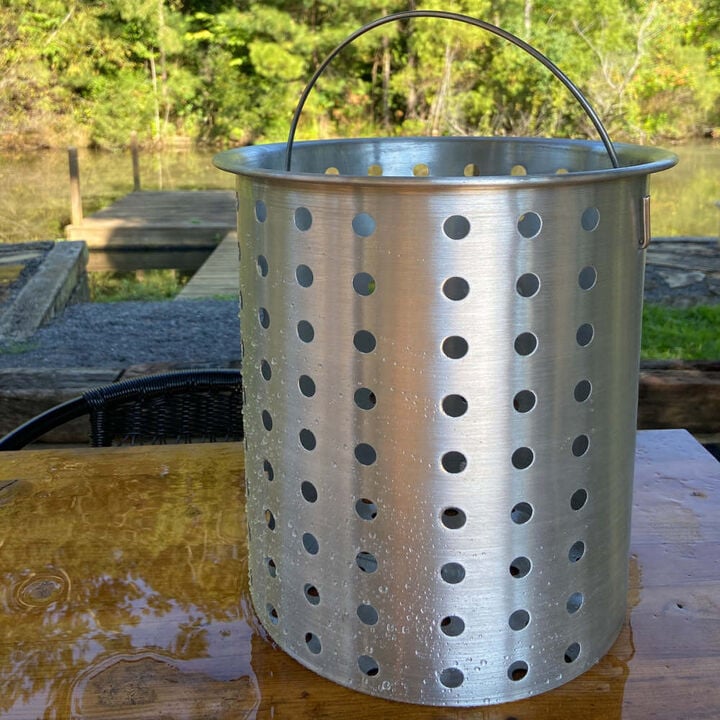 Bayou Classic 11 1/2 Inch x 12 3/4 Inch Aluminum Grill Basket for 30 Qt Turkey Fryer, large image number 2