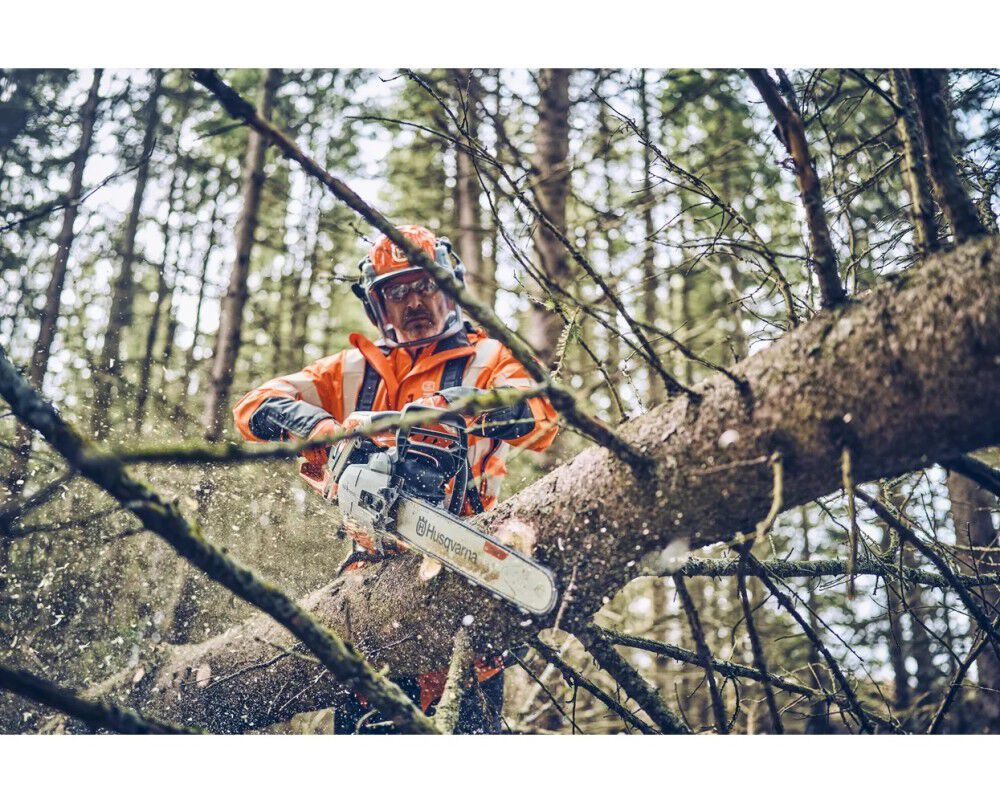 Husqvarna 562 XP G Mark II 20 Inch and C85 Chain 4.7HP Gas-Powered Chainsaw, large image number 6
